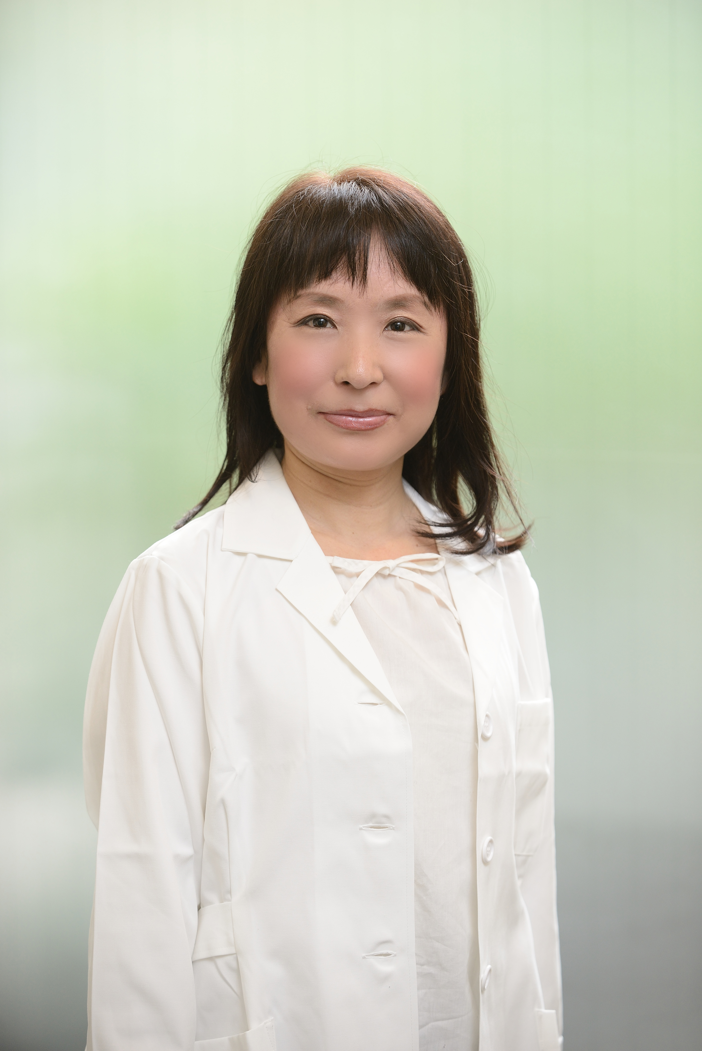 赤木先生写真（背景グリーン）